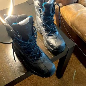Men’s winter Columbia boots for sale.